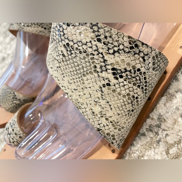 Beek Finch All-Leather Toe Ring Sandals Womens Size 11 Snake Skin Print - Picture 6 of 8